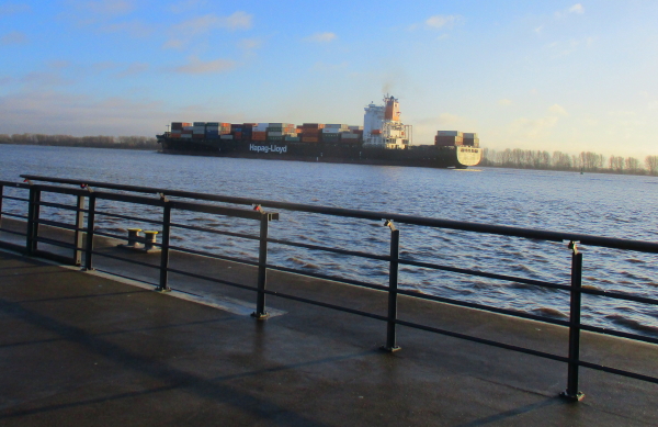 Containership_Elbe River