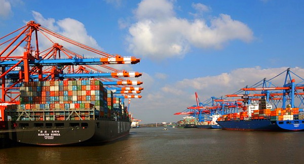 Container ships in the port of Hamburg, Germanx